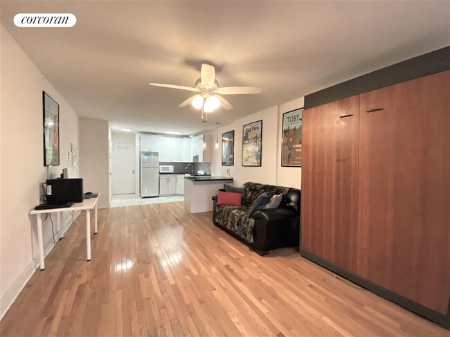 Building Photo - 60 W 71st St