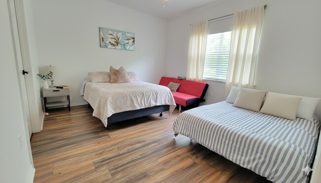 Building Photo - 6519 W Newberry Rd