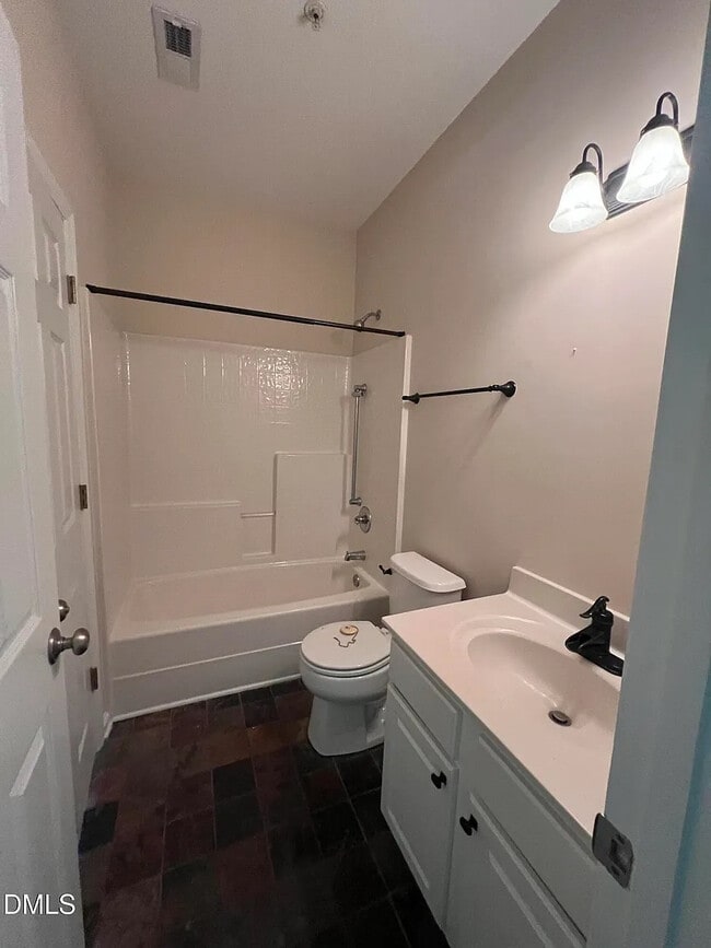 Building Photo - Room in Condo on Claret Ln