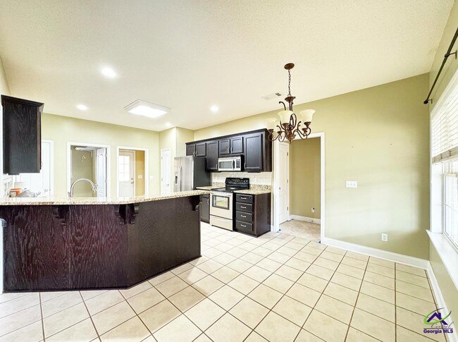 Building Photo - 701 Victoria Cir