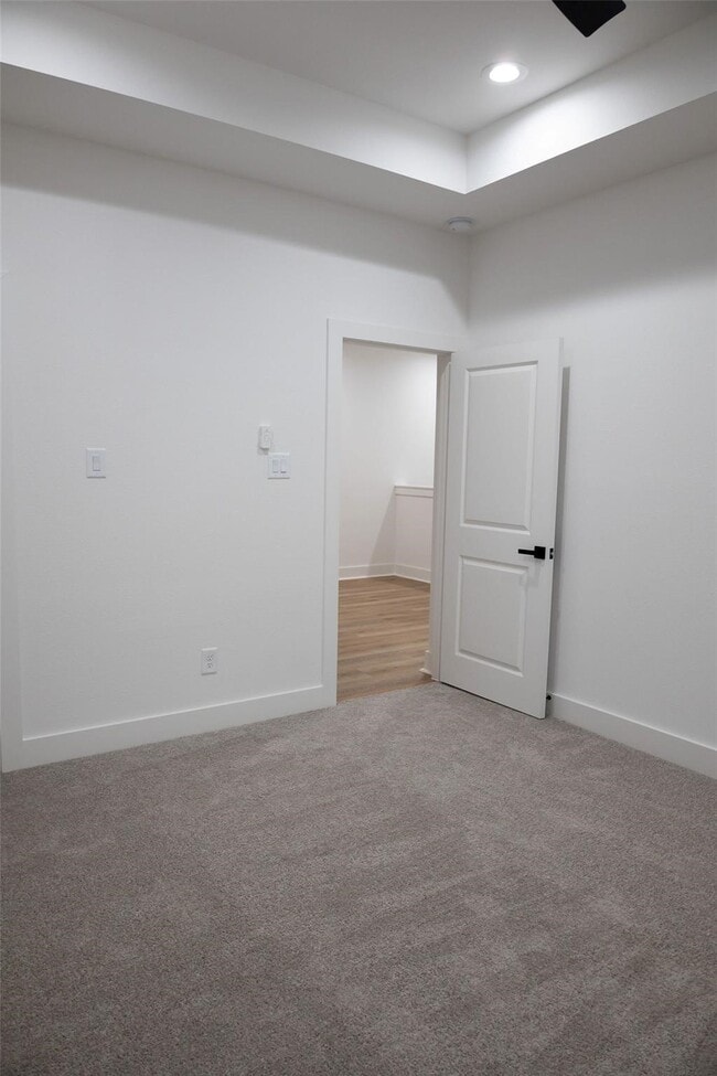 Building Photo - 8805 Parkway Dr