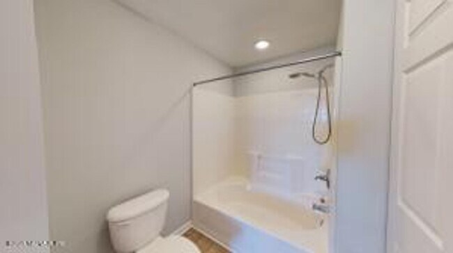 Building Photo - Nice 2 bedroom, 2 bathroom condo in the he...