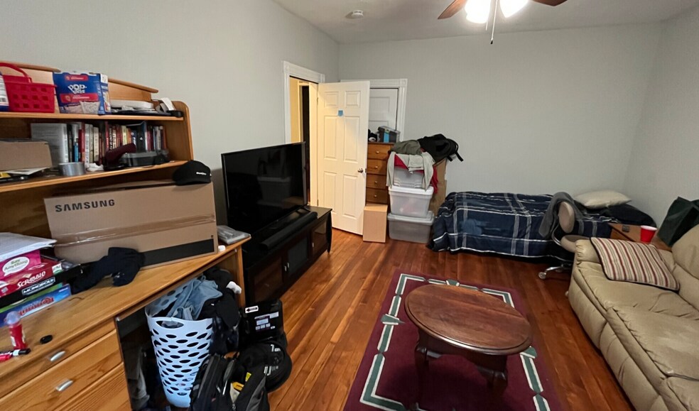 Building Photo - 10 Carmel St