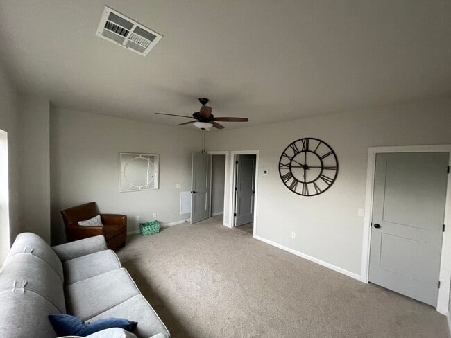 Building Photo - 4 Bed, 3 Bath in Deer Creek Schools