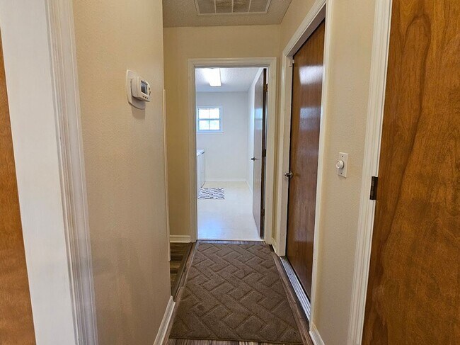 Building Photo - Charming 2 Bed, 2 Bath Home for Rent in Spring Hill (34609) – Spacious, Bright, and Perfectly Loc...