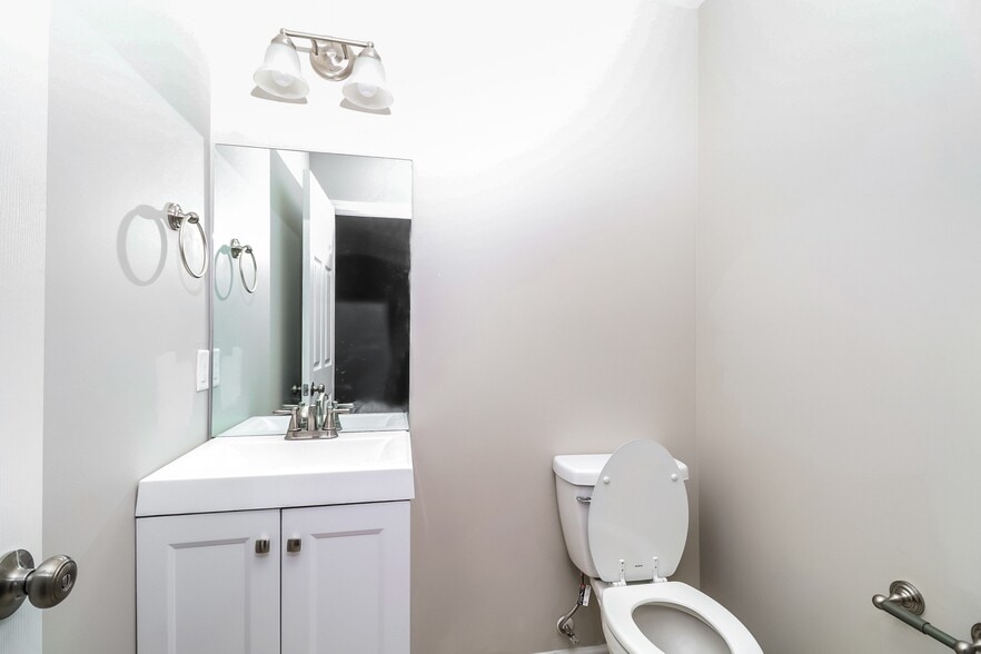 Building Photo - 504 Sycamore Br Rd