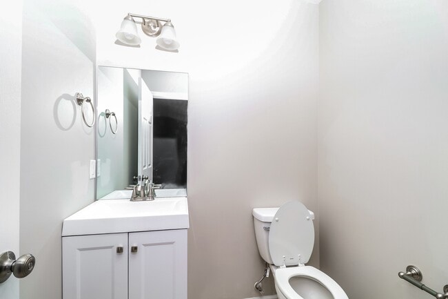 Building Photo - 528 Sycamore Br Rd