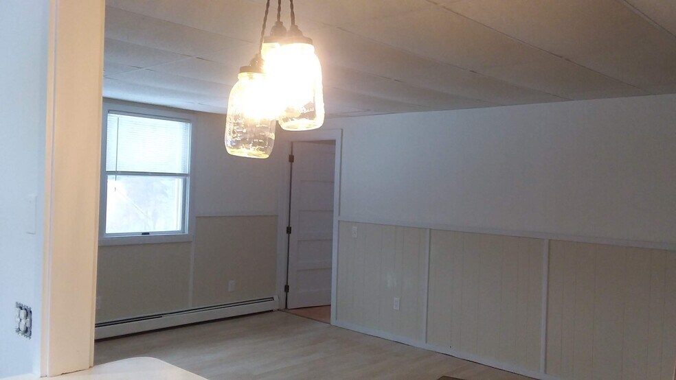 Building Photo - 208 Village View St