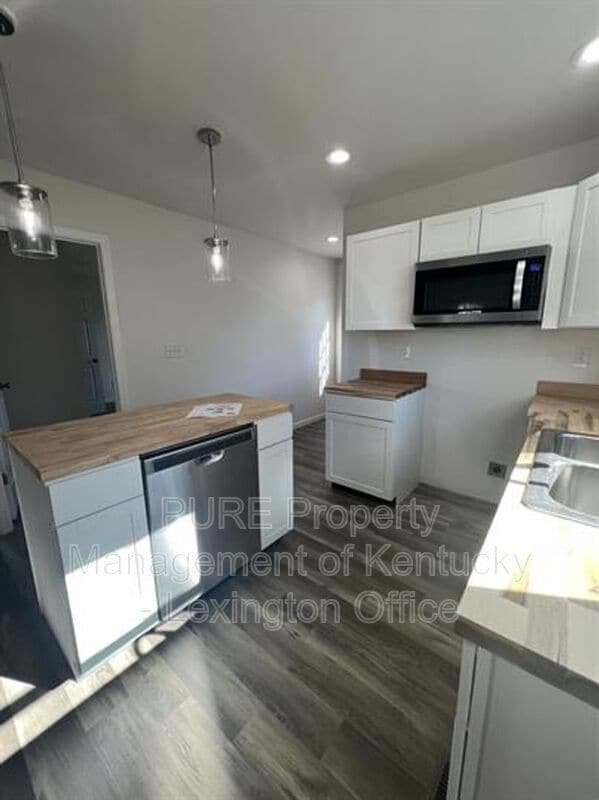 Building Photo - 1216 Pleasant St