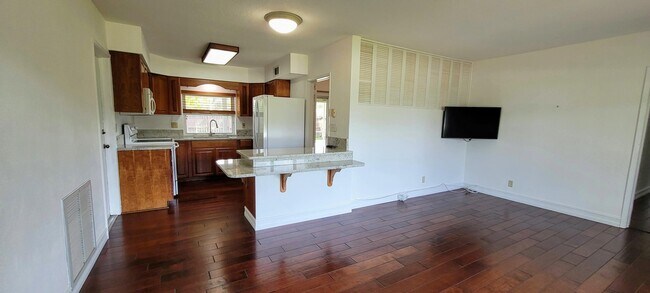 Building Photo - 949 W Royal Palm Rd