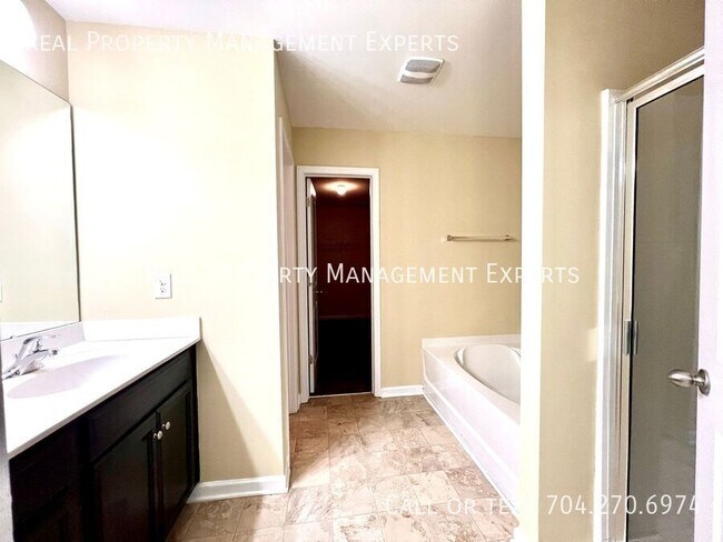 Building Photo - 1243 Farm Branch Dr SW