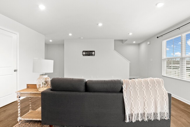 Building Photo - 161 Robinia Rd