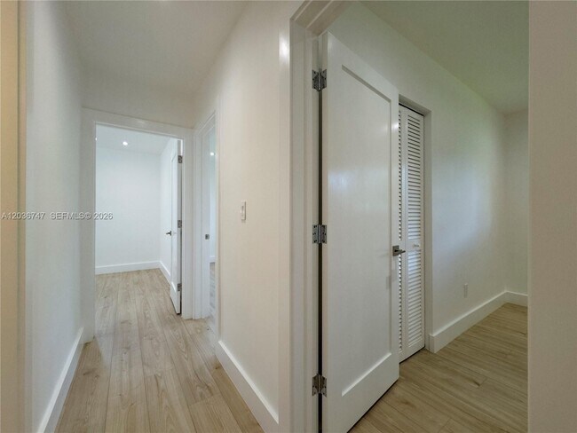 Building Photo - 15340 SW 85th Ave