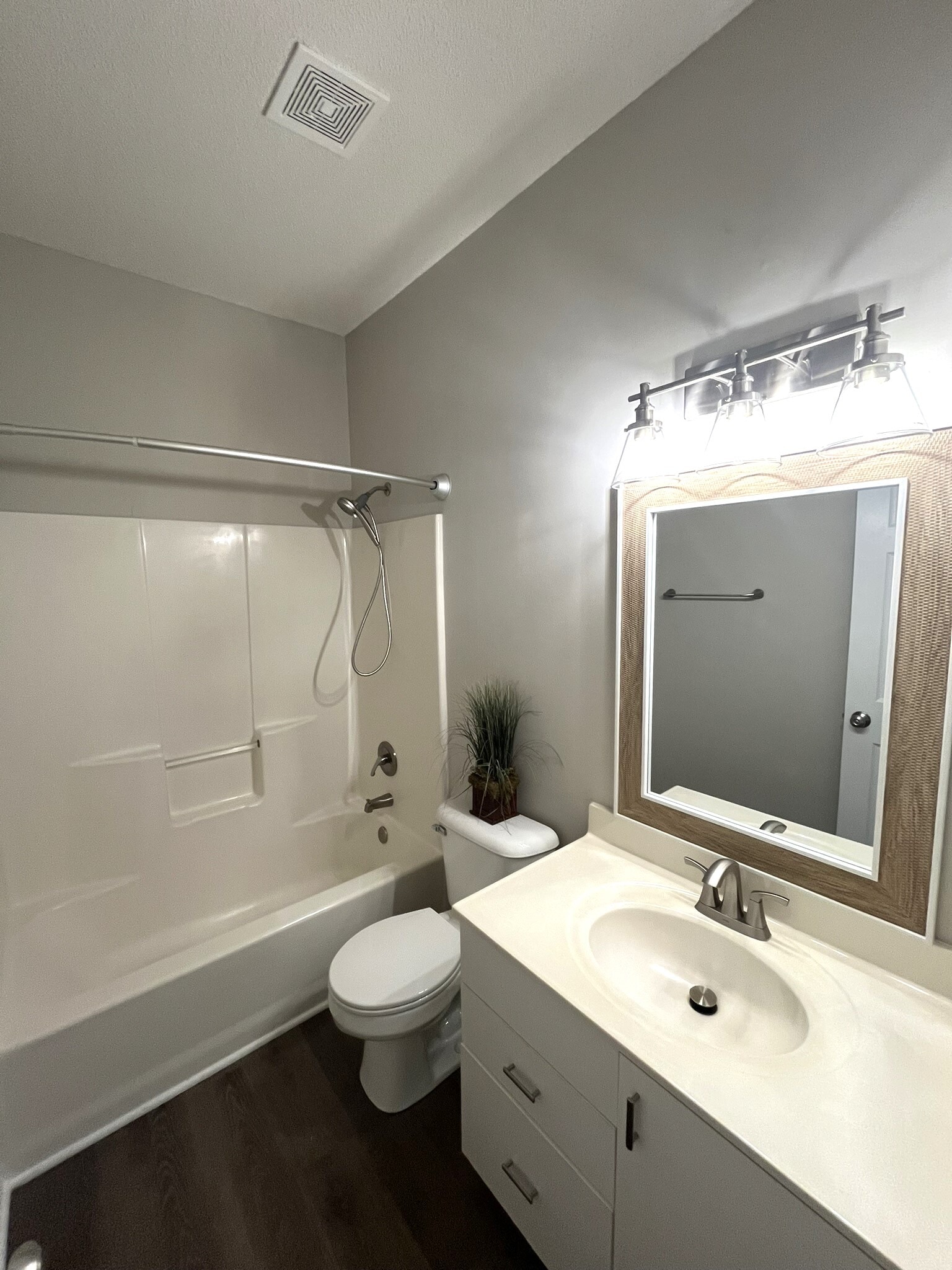 Building Photo - 1600 Sturdivant Dr