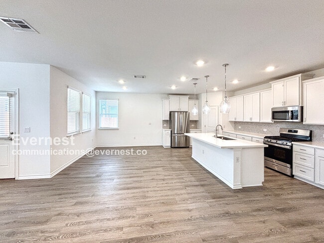 Building Photo - 2907 Bronx Dr