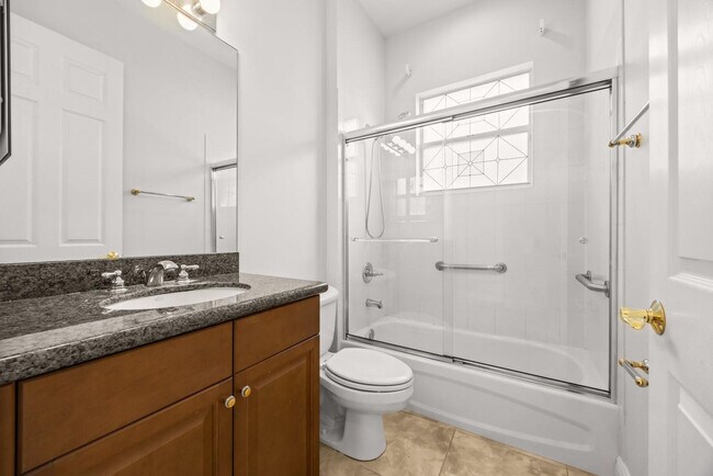 Building Photo - 844 SW Pebble Ln