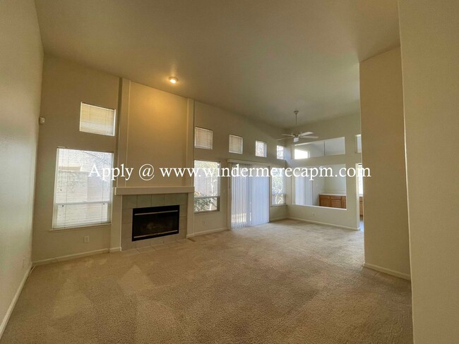 Building Photo - Spacious and Airy Rocklin Home!