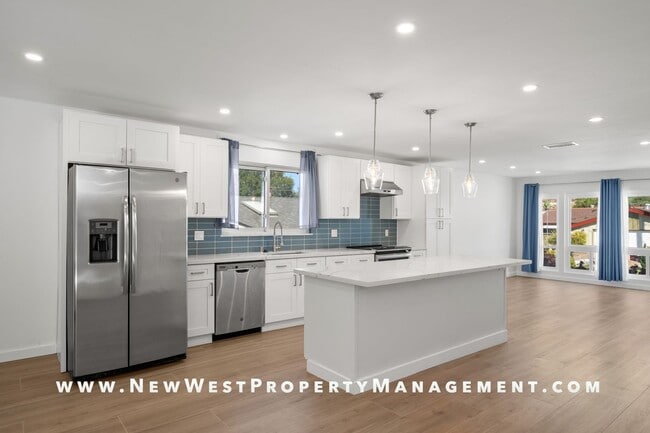 Building Photo - Freshly Renovated and Highly Upgraded Allied Gardens 4 Bedroom. Available Now!