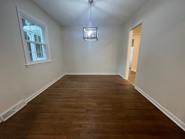 Building Photo - 908 Lynbrook Dr