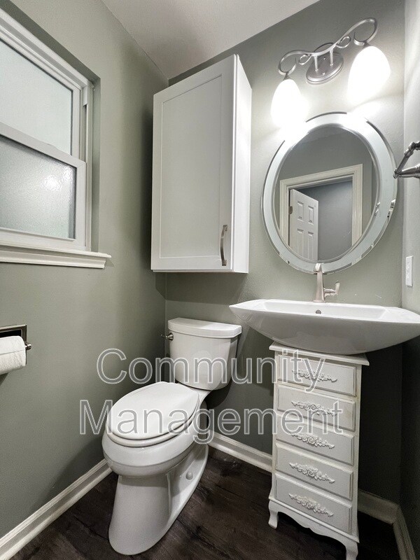 Building Photo - 13741 Willowridge Ave