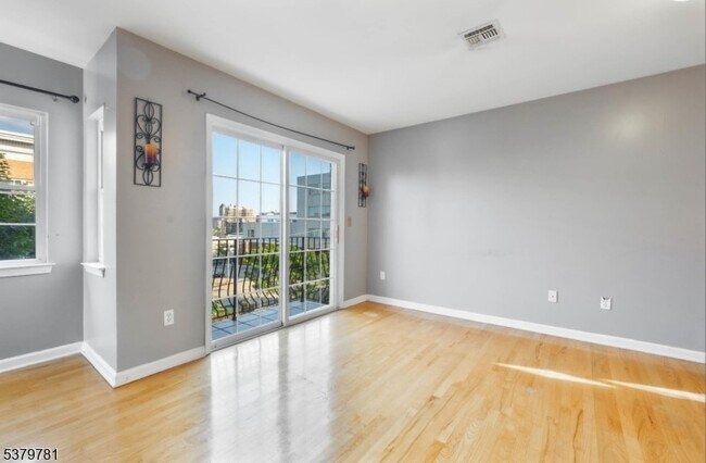 Building Photo - 21-23 Norfolk Street Unit