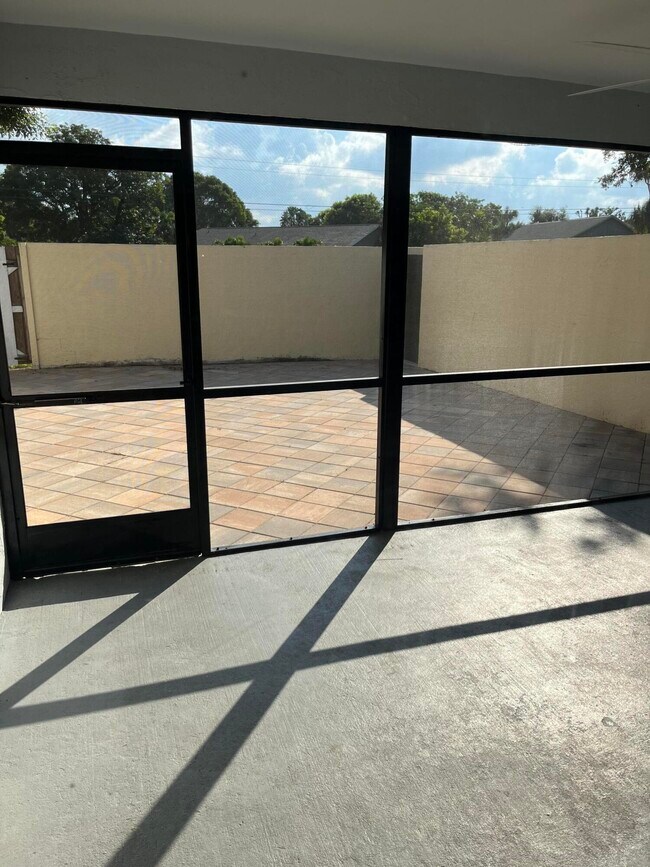 Building Photo - 1296 White Pine Dr