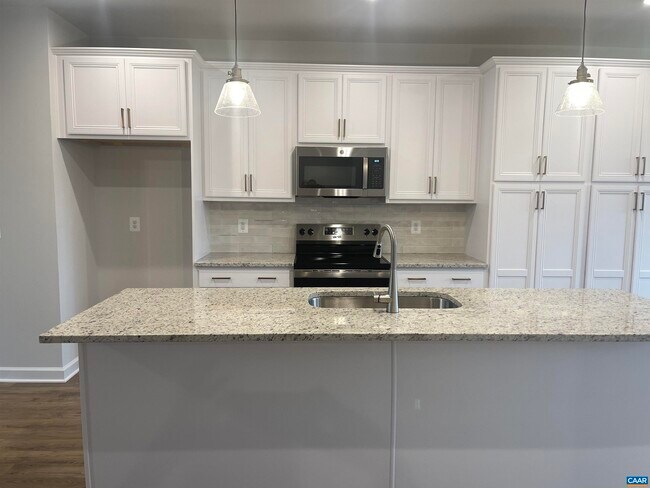 Building Photo - 5178 Golf Dr