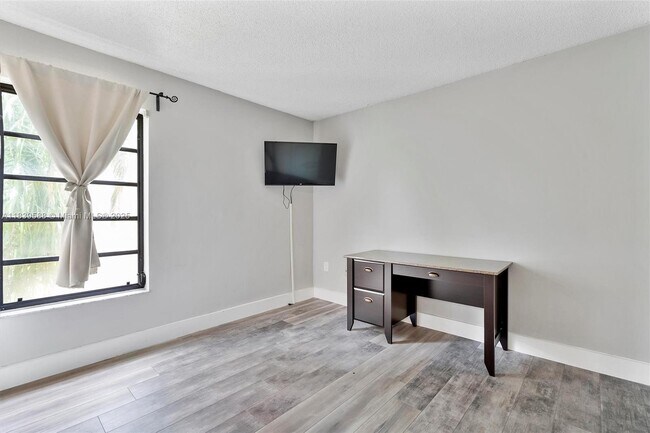Building Photo - 9022 SW 123rd Ct