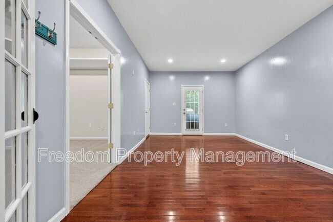 Building Photo - 8513 Thomas Dr