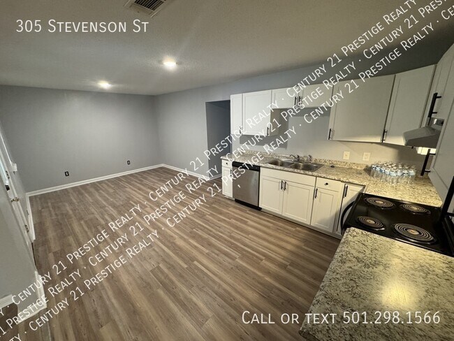 Building Photo - 305 Stevenson St