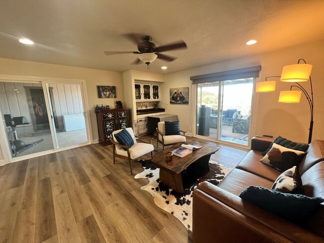 Building Photo - GORGEOUS 3/2.5 Bath Remodeled Home with Stunning Views in Alpine