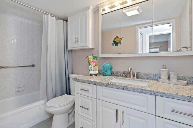 Building Photo - 1032 Lincoln B