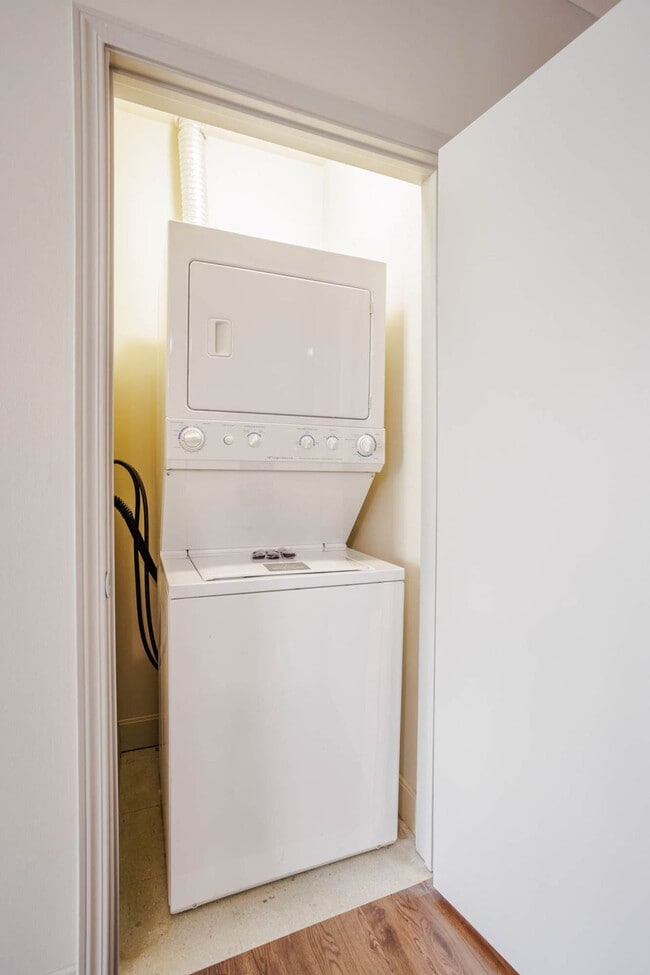 Building Photo - 121 E Freedom Way