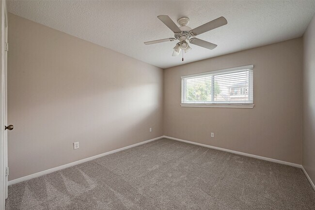 Building Photo - 131 Cove Cir