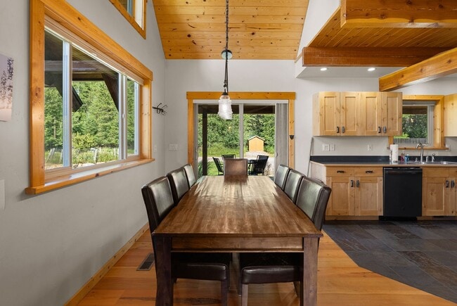 Building Photo - Luxury A-Frame Cabin in Columbia Falls — N...