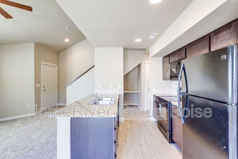 Building Photo - 8950 W Shellie Ln