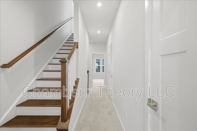 Building Photo - 4322 Ellipse Ter