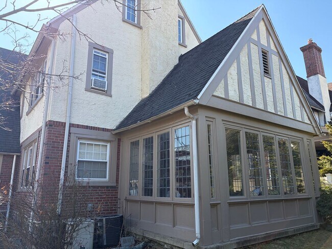 Building Photo - 26 Old Lancaster Rd