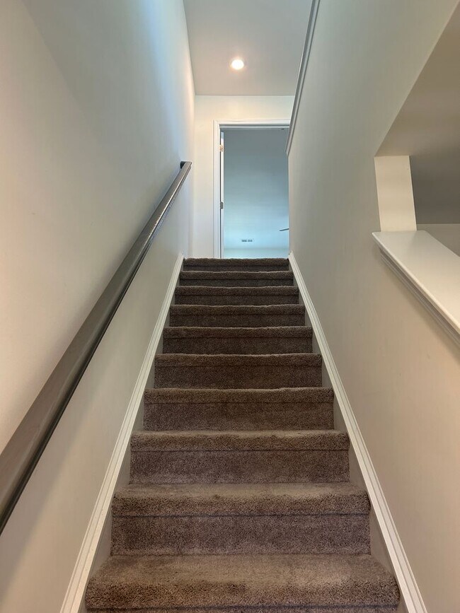 Building Photo - Beautiful 3/2.5 Home for Rent in Greenville!