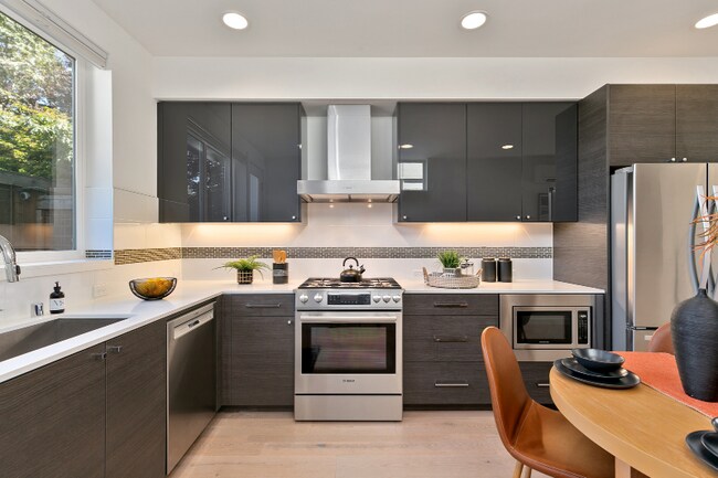 Building Photo - 114A 20th Ave