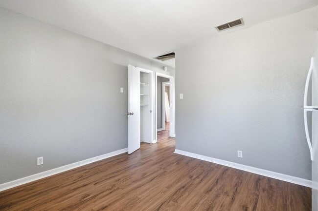 Building Photo - 2333 N Danville Dr