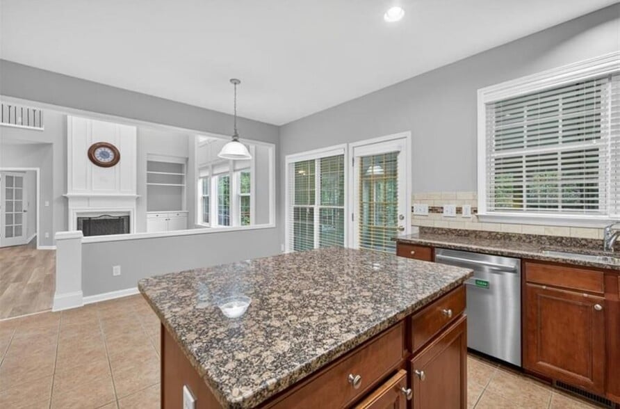 Building Photo - 740 Mayfair Ct