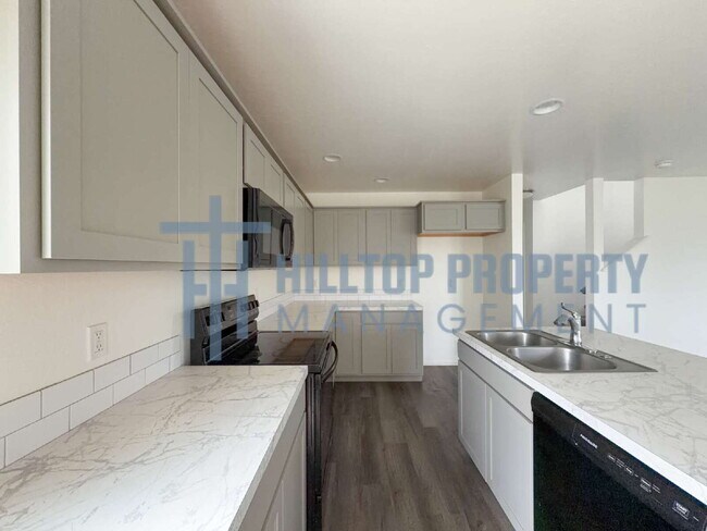 Building Photo - Beautiful 3 Bed, 2.5 Bath