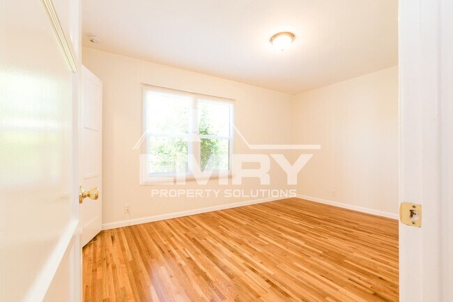 Building Photo - 4743 Levelside Ave