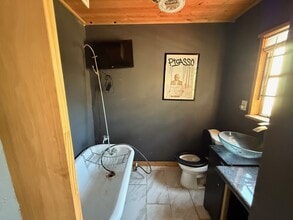 Building Photo - 951 Elkhart St