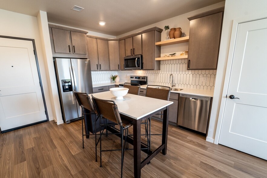 Building Photo - BLOC