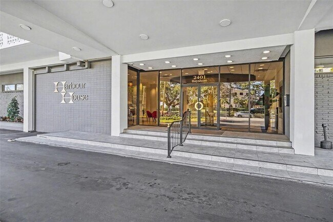 Building Photo - 2401 Bayshore Blvd