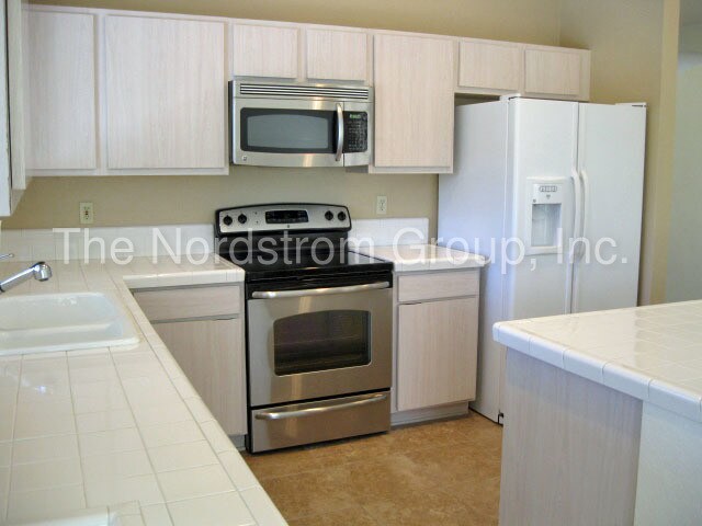 Building Photo - 877 W Annandale Way