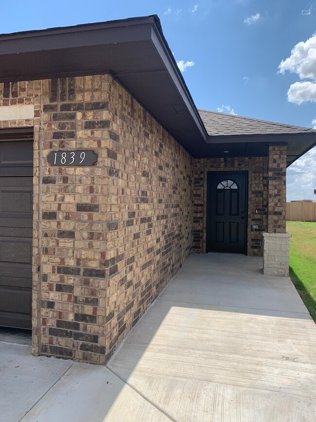 Building Photo - 1839 Cypress Ln