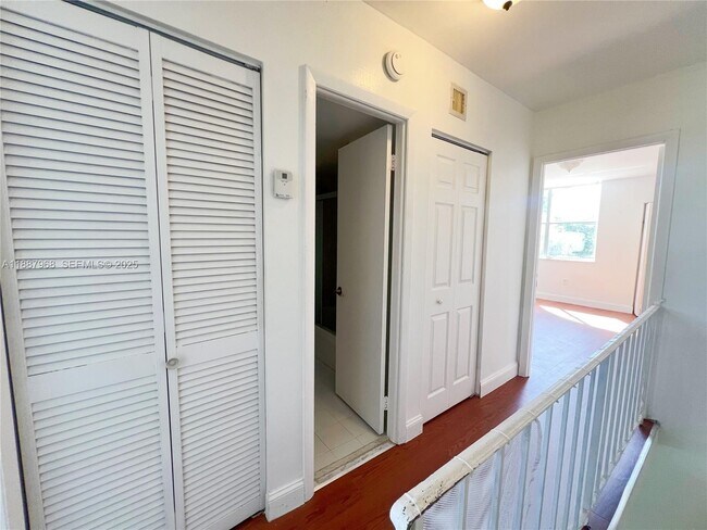 Building Photo - 3895 W 9th Way